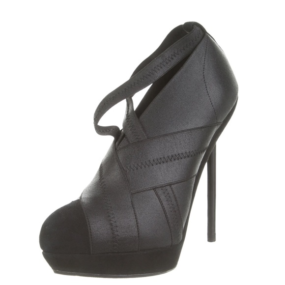 YVES SAINT LAURENT
Suede Pumps
Size: IT 36.5 - Picture 7 of 7